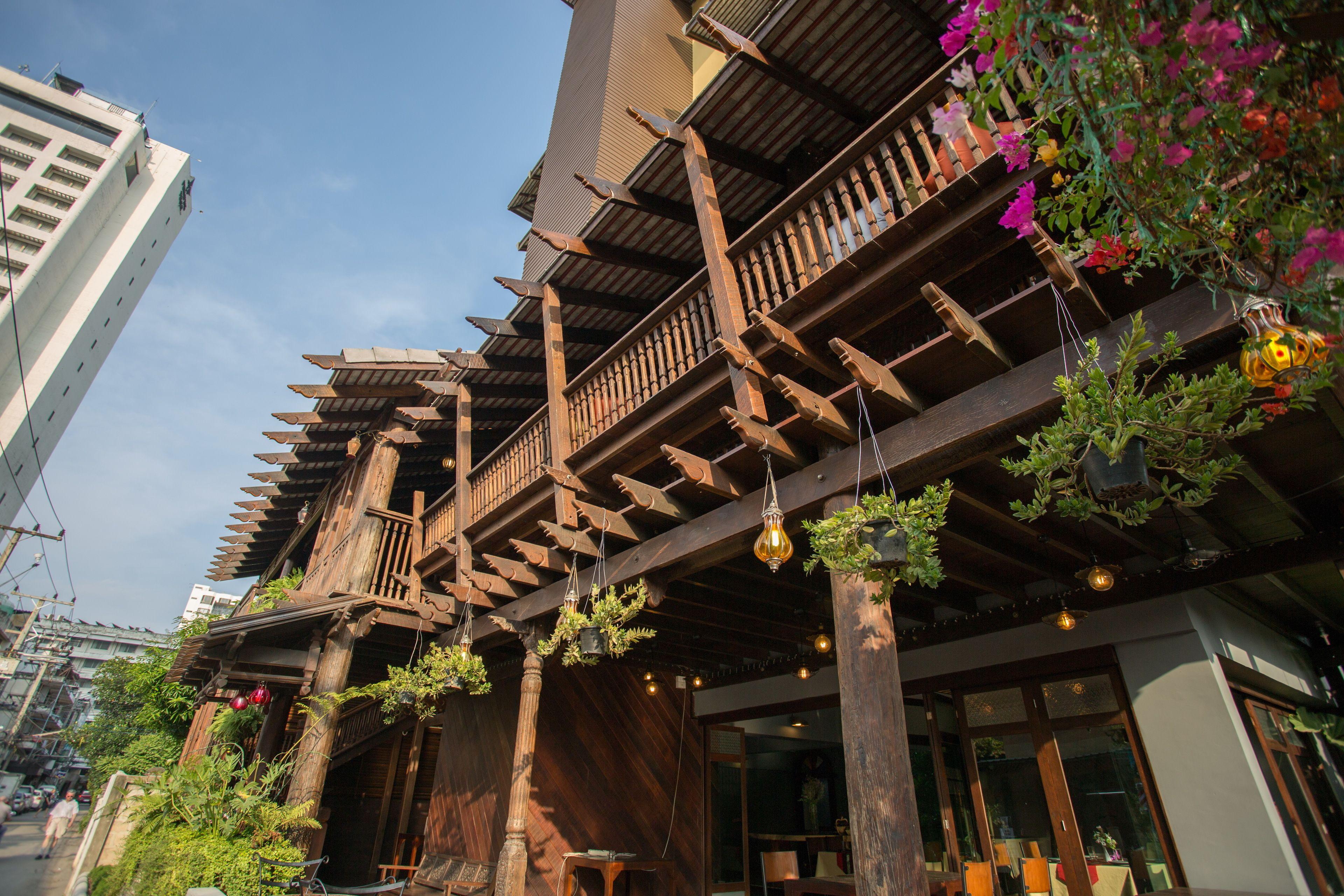 Night Bazaar Inn