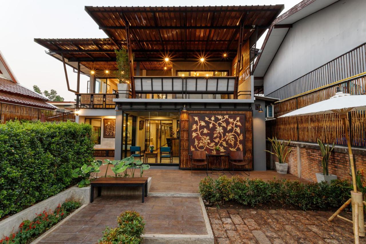 Hostel One Art And Gallery - Chiang Mai