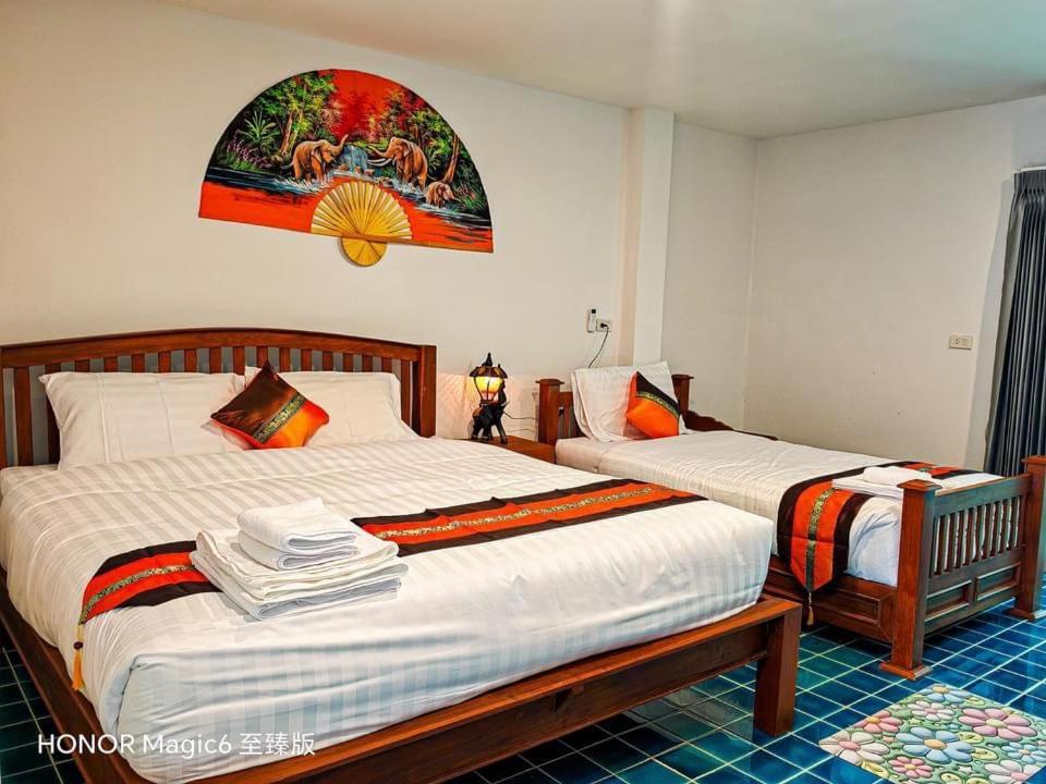 Baan Khlong Mae Kha Hotel