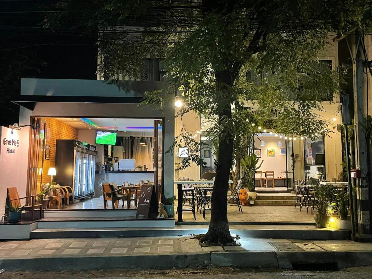 Give Me 5 Hostel - Chiang Mai